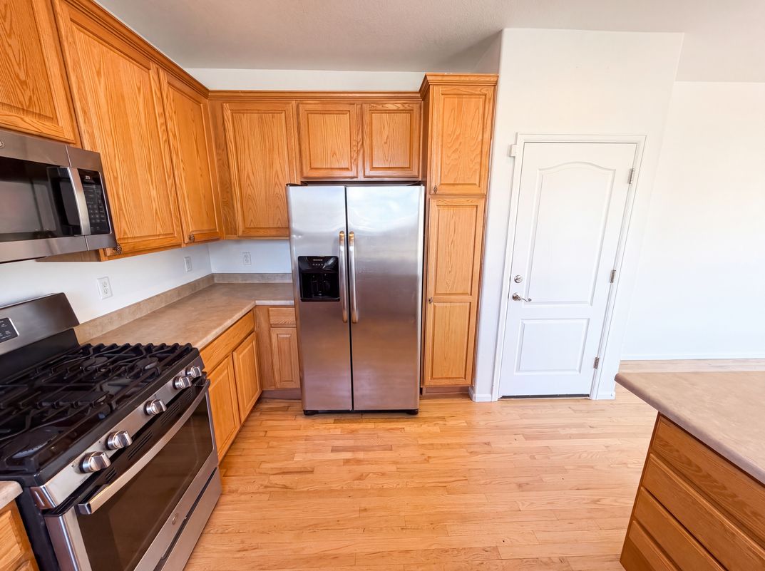 Photo 6 of 31 of 10253 Uravan St, Commerce City, CO