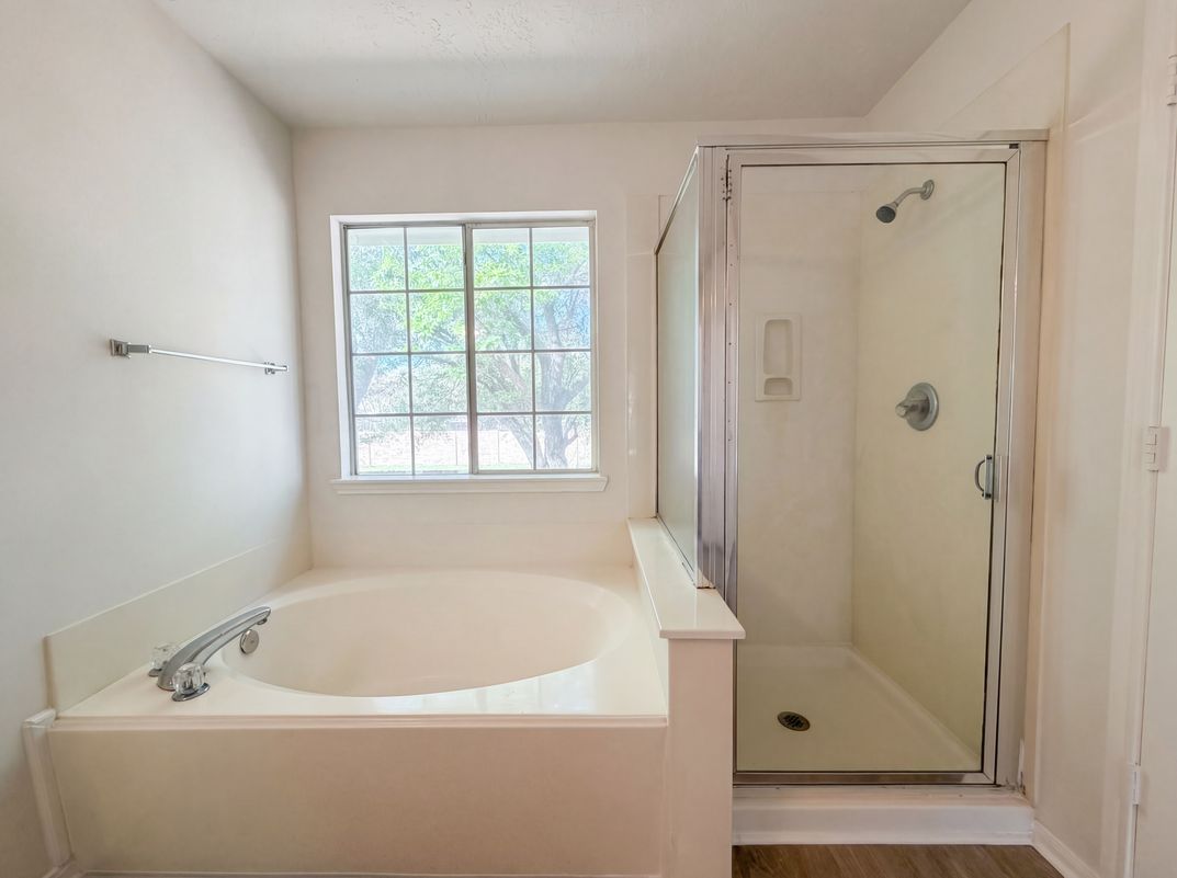 Photo 16 of 22 of 6831 Stratford Park Dr, Houston, TX