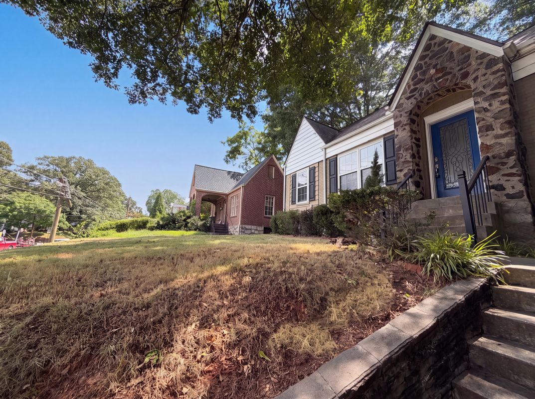 Photo 17 of 21 of 1773 Sylvan Rd SW, Atlanta, GA