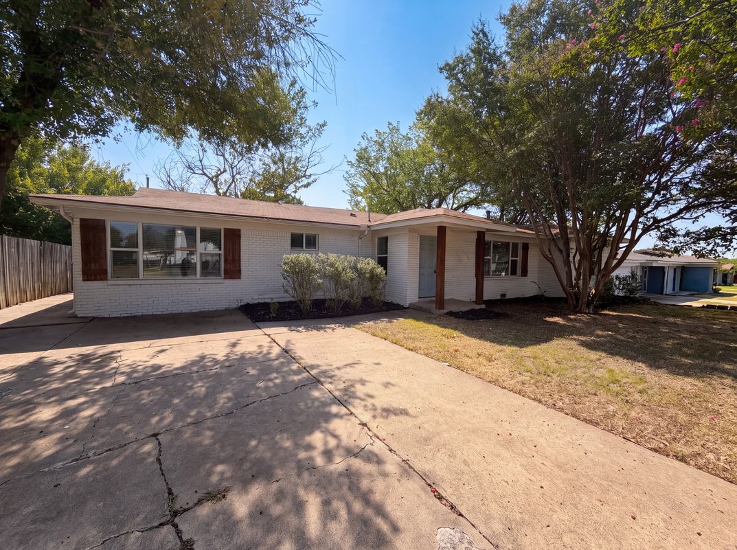 Photo 25 of 28 of 832 Central Dr, Bedford, TX