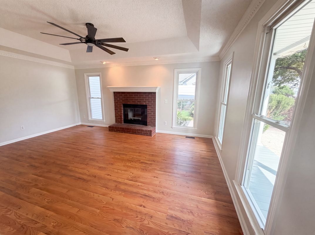Photo 12 of 37 of 153 Courtney Oak Dr, West Columbia, SC