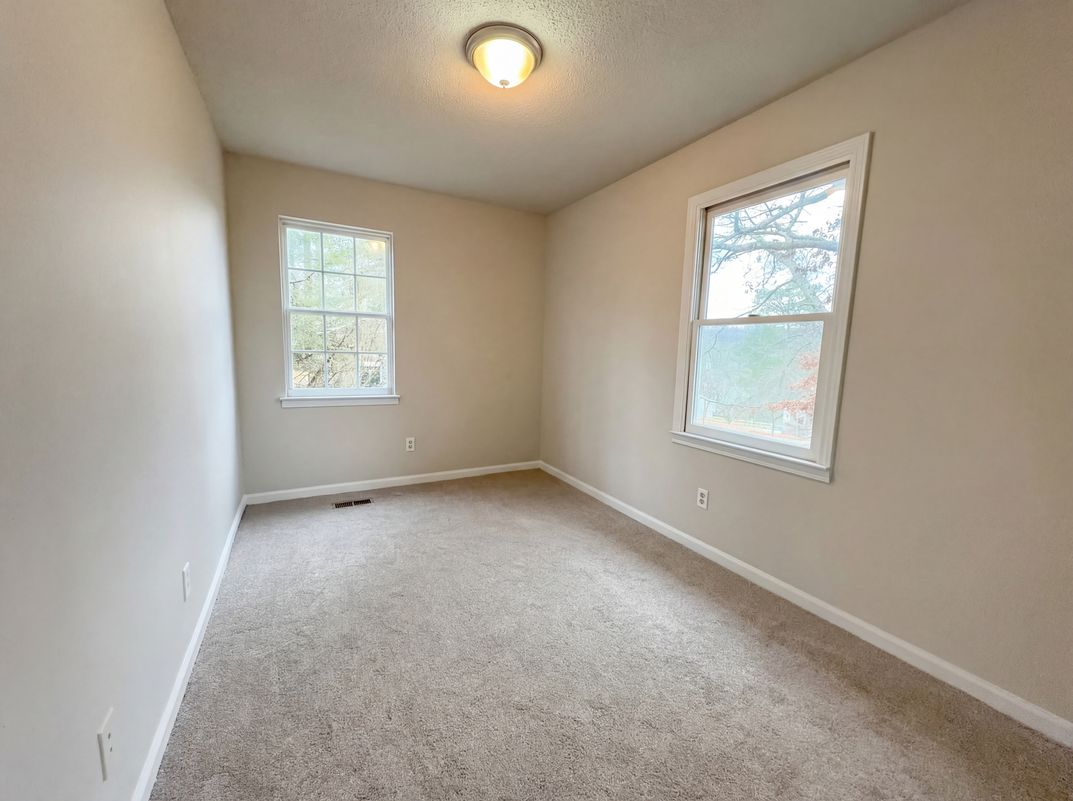 Photo 13 of 18 of 225 Ash Cir, Trussville, AL