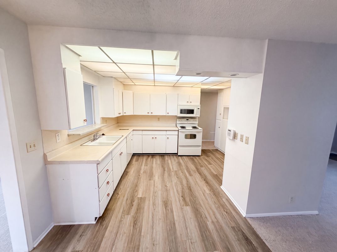 Photo 7 of 22 of 601 Palomar Dr, Hemet, CA
