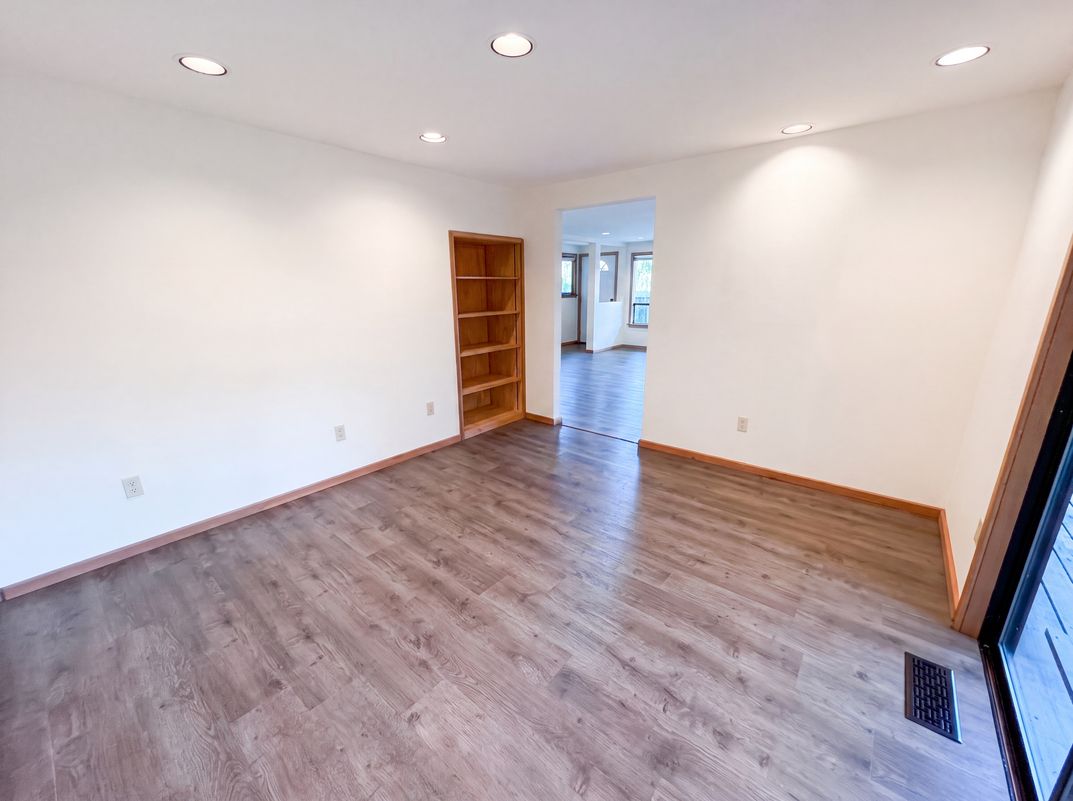 Photo 9 of 29 of 4510 SW 244th St, Vashon, WA