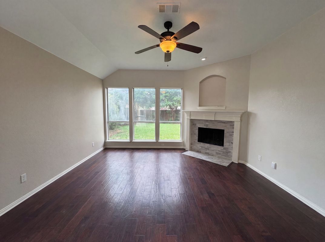 Photo 3 of 17 of 1441 Forest Oaks Ct, Frisco, TX