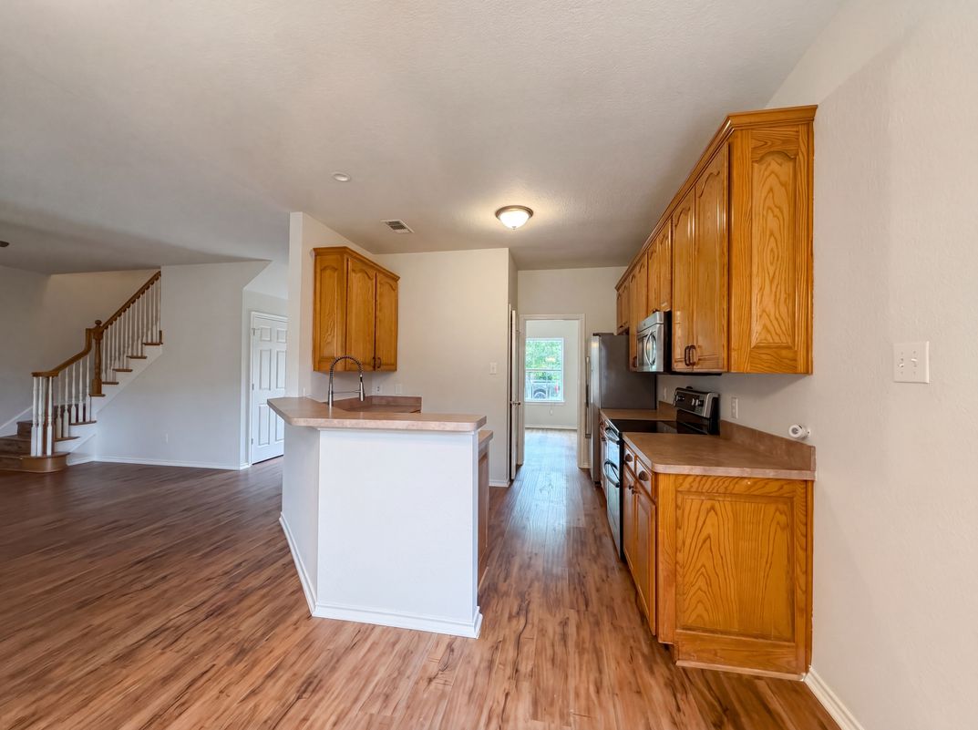 Photo 8 of 27 of 6218 Kingswood Dr, Arlington, TX