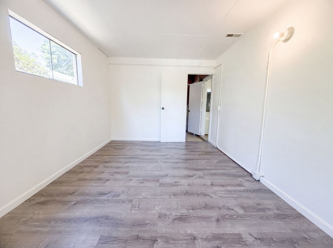 Photo 12 of 16 of 4219 SE Ellis St, Portland, OR