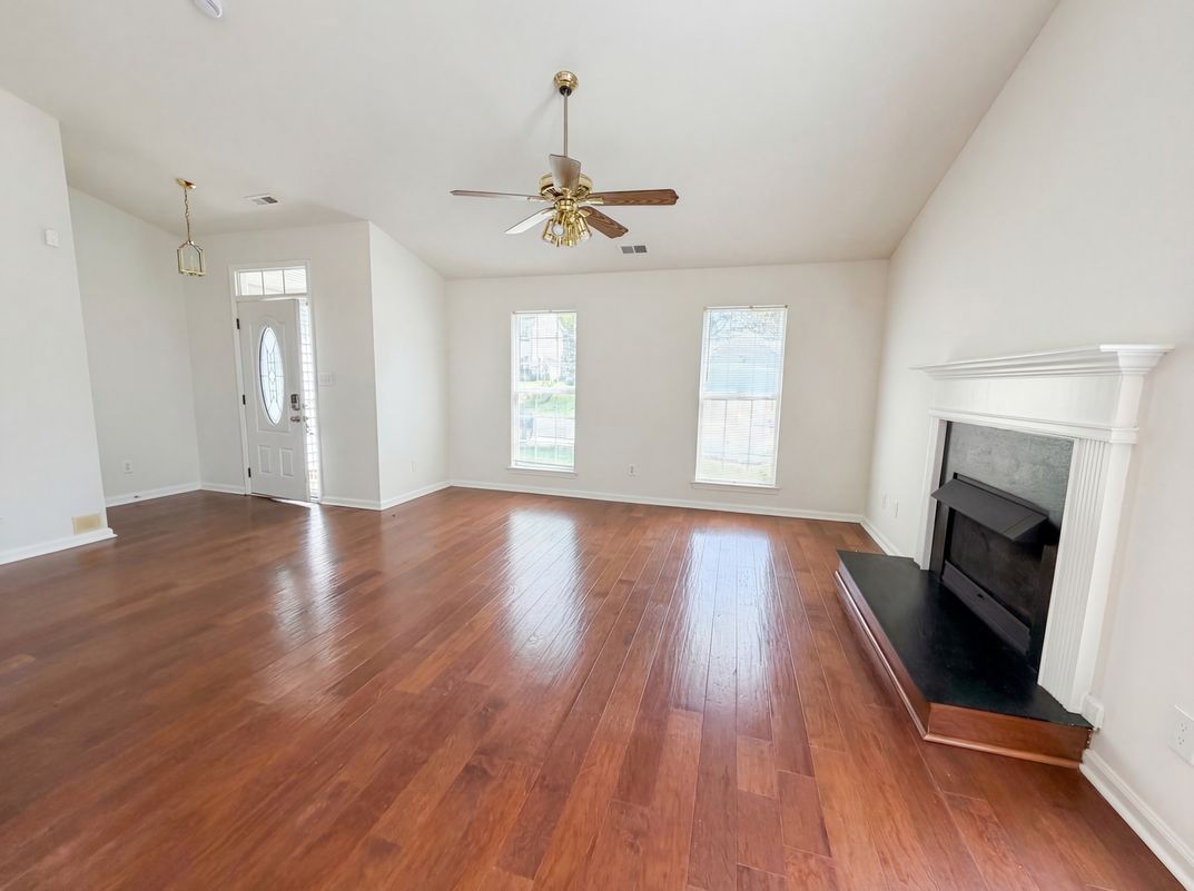Photo 3 of 16 of 12525 Panthersville Dr, Charlotte, NC