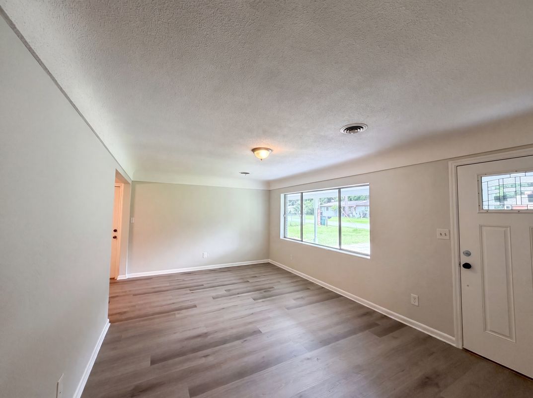 Photo 10 of 22 of 2410 NE 3rd Ave, Ocala, FL
