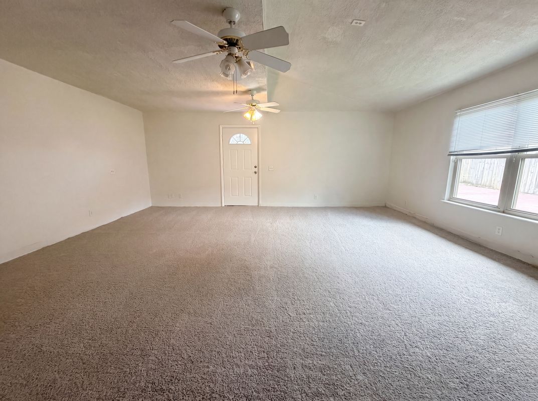 Photo 13 of 22 of 841 Chalmet Ln, Jacksonville, FL