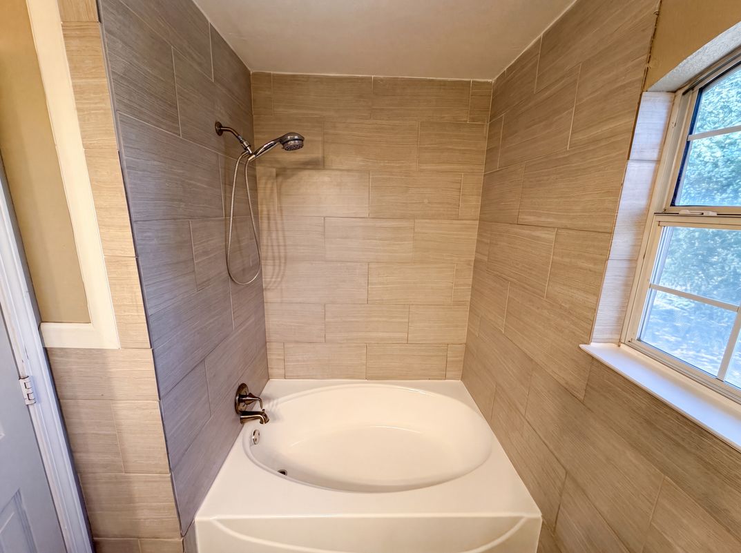Photo 10 of 20 of 6604 N Chesterfield Dr, Fort Worth, TX