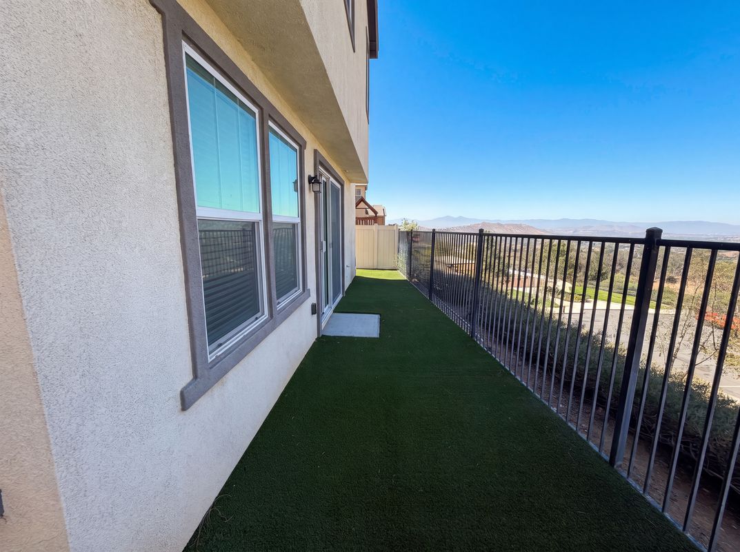 Photo 5 of 30 of 3885 Iron Mountain Cir, Jurupa Valley, CA