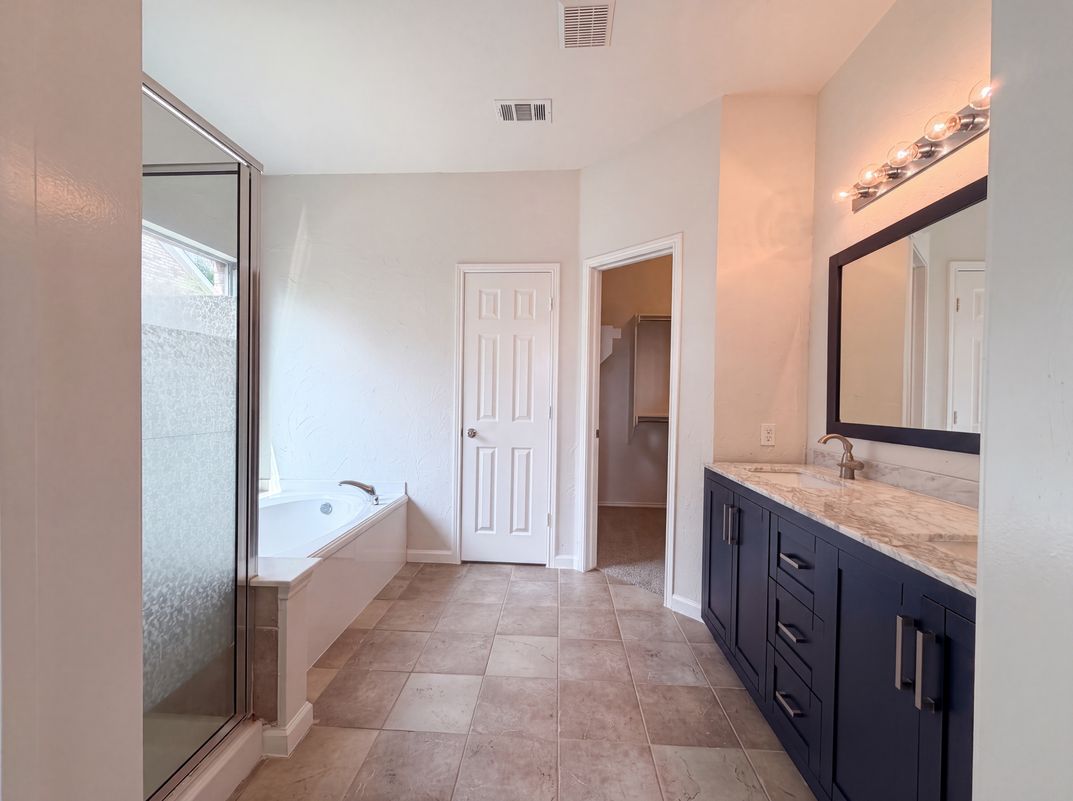 Photo 10 of 25 of 1756 Hidden Brook Dr, Grand Prairie, TX