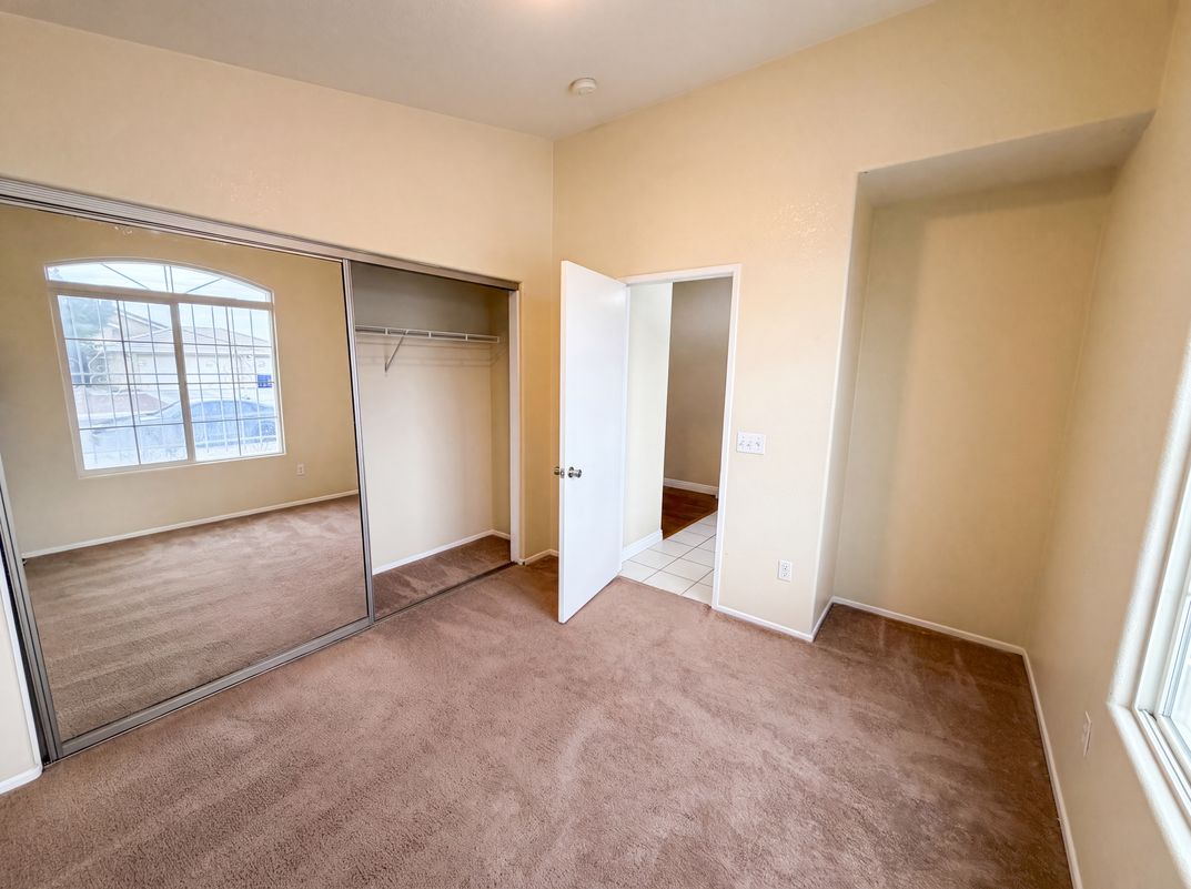 Photo 16 of 27 of 18792 Dogwood Ct, Adelanto, CA