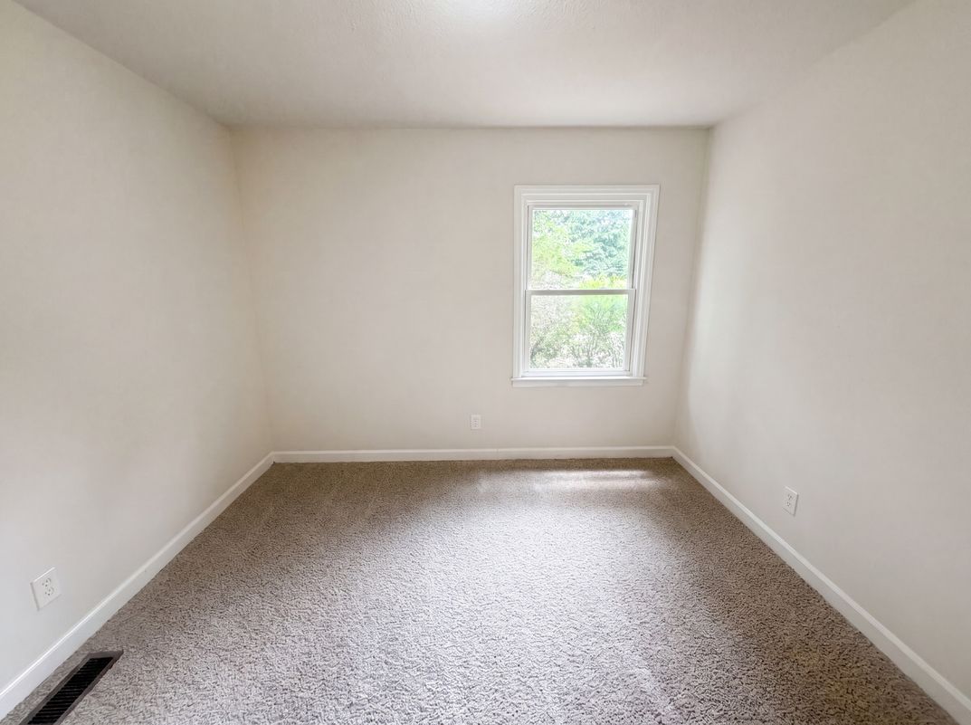 Photo 9 of 15 of 2403 Rowe St, Greensboro, NC