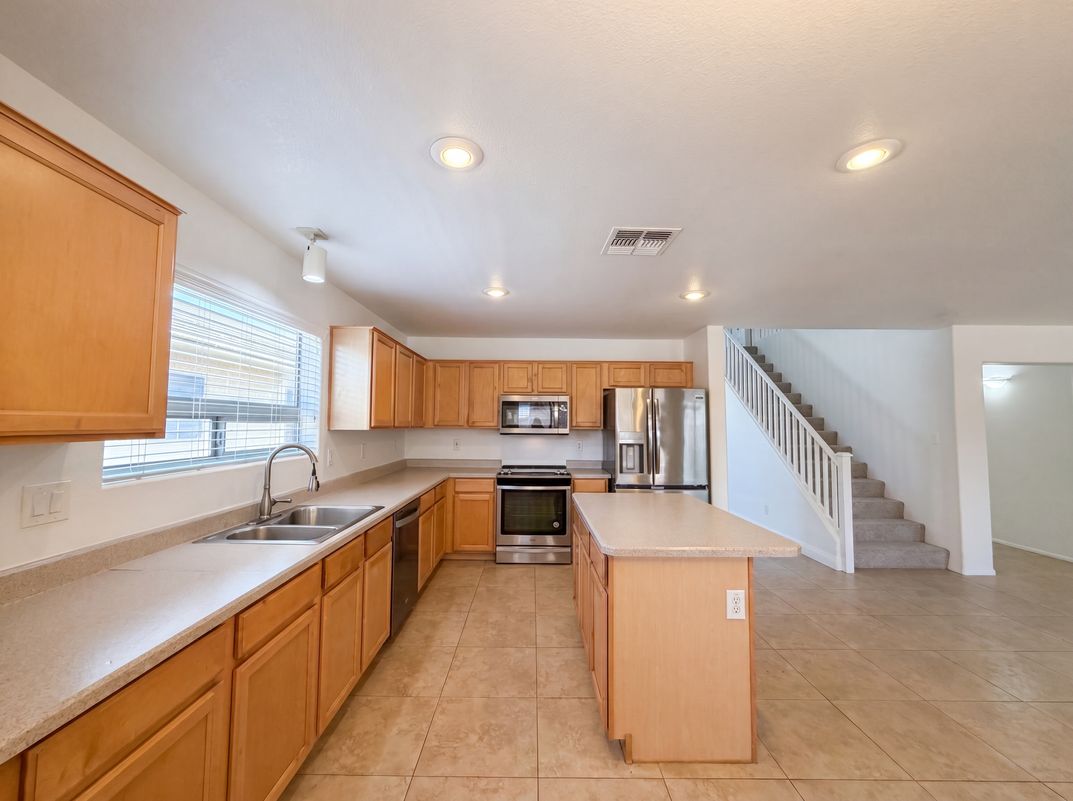 Property photo 2 of 22524 N Davis Way