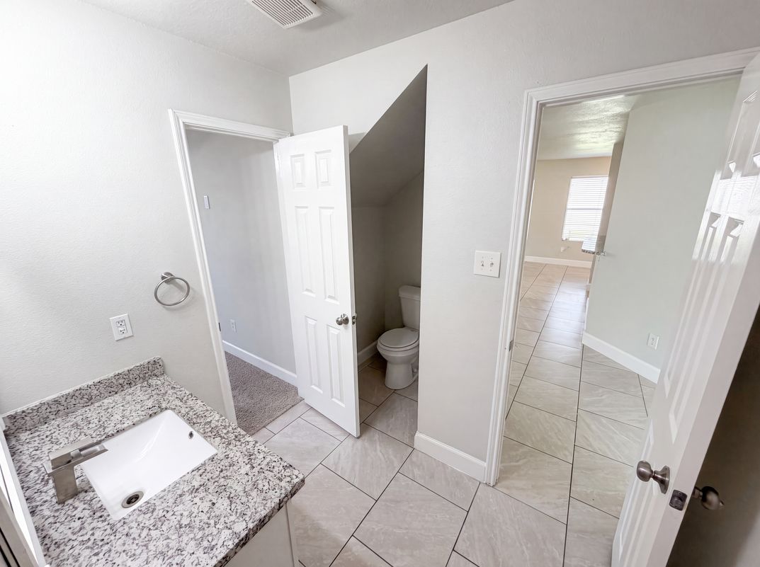 Photo 14 of 26 of 7327 Fox Hall Ln, Humble, TX