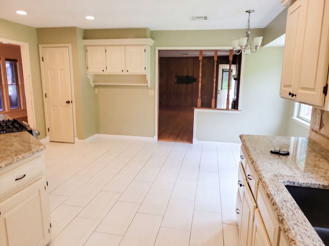 Photo 8 of 46 of 4600 Rolling Hills Dr, Bartlesville, OK
