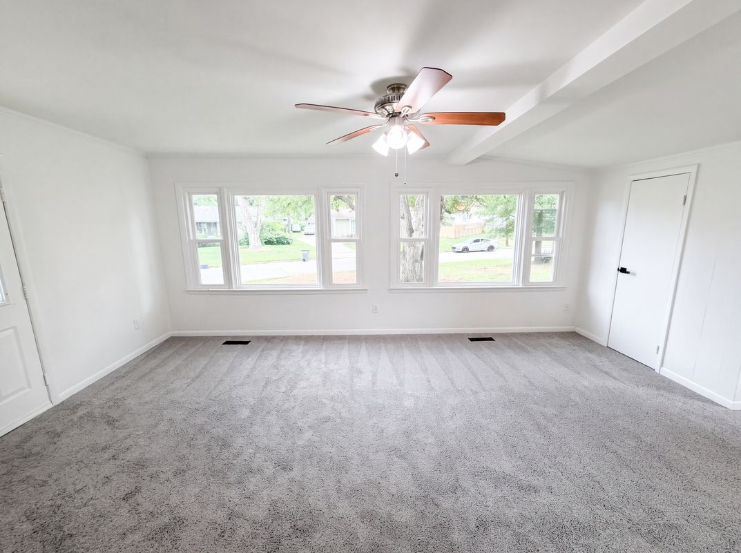 Photo 7 of 32 of 13512 Fitzhugh Ln, Woodbridge, VA