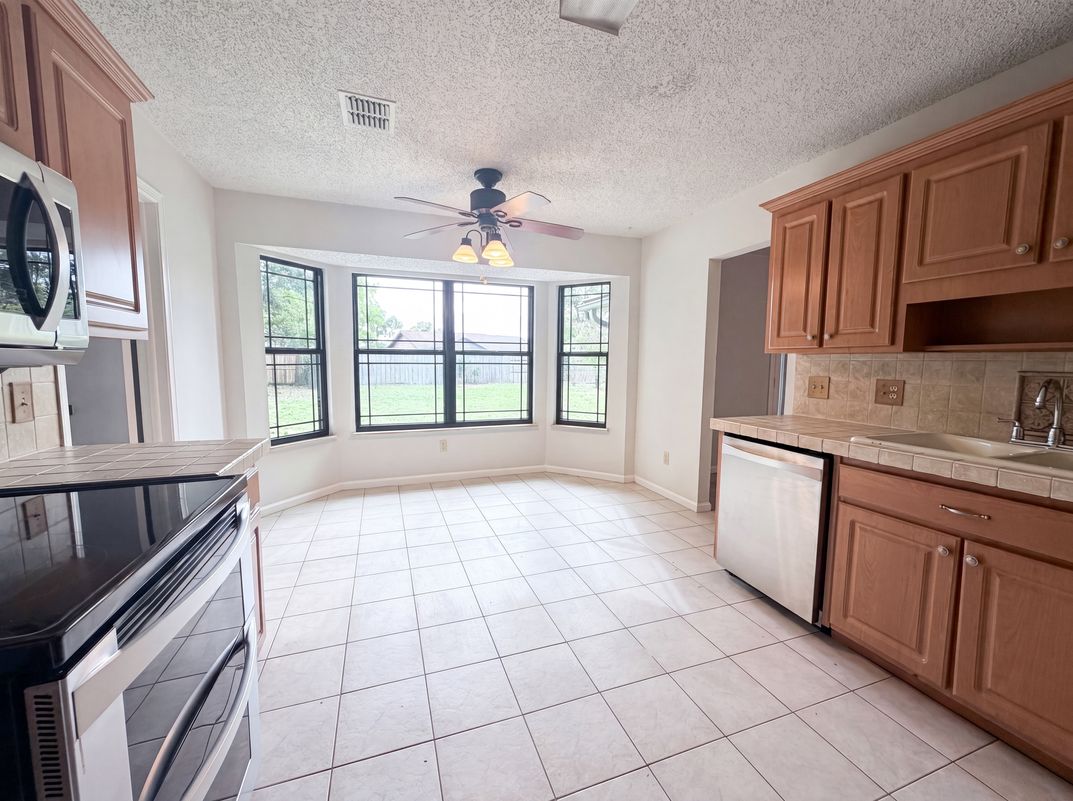 Photo 13 of 17 of 2441 Longwood St, Orange Park, FL