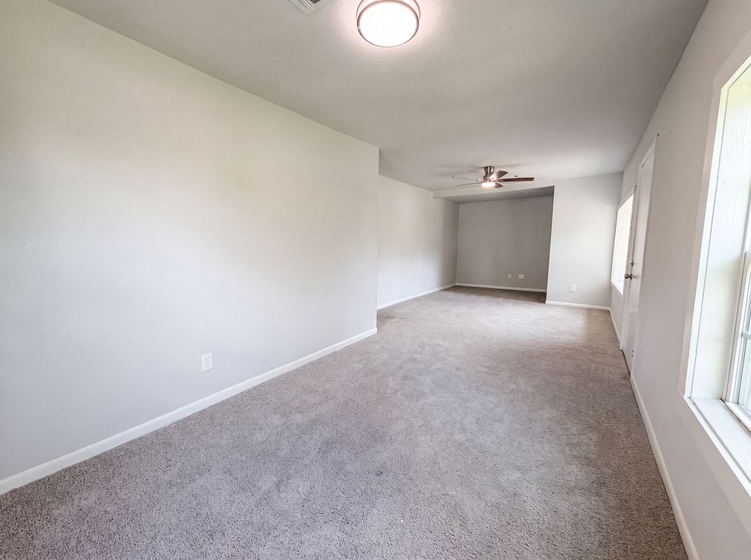 Property photo 3 of 4214 E Toliver St