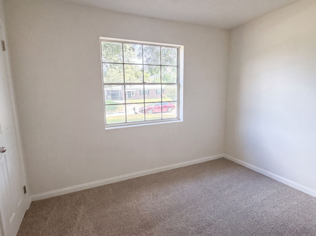 Photo 13 of 21 of 5928 Lake Ridge Ave, Jacksonville, FL