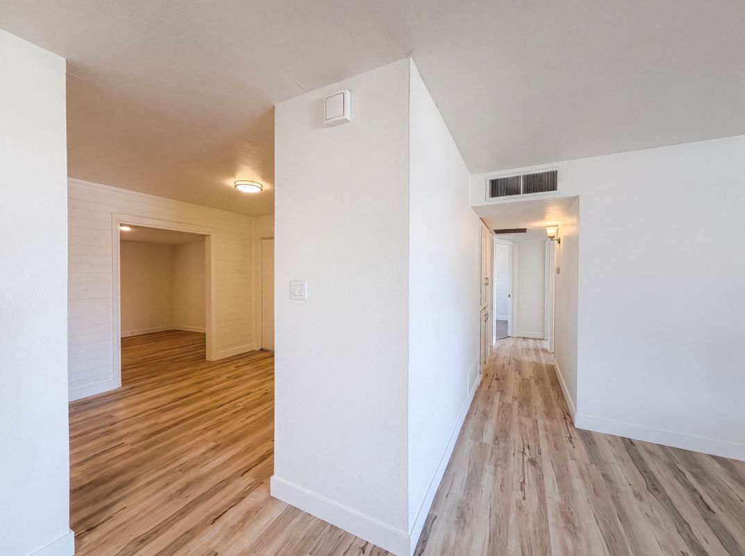 Photo 11 of 21 of 3132 W Bethany Home Rd, Phoenix, AZ