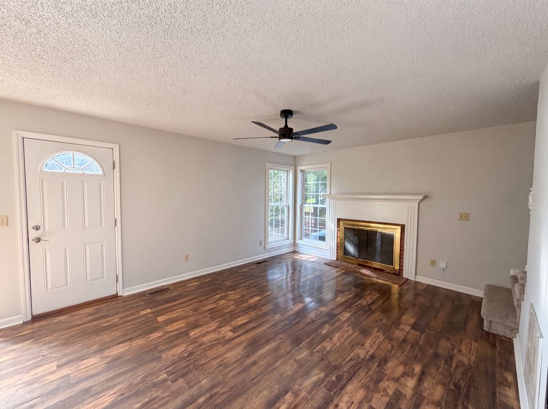 Photo 3 of 27 of 518 Glenfield Cir, Maryville, TN