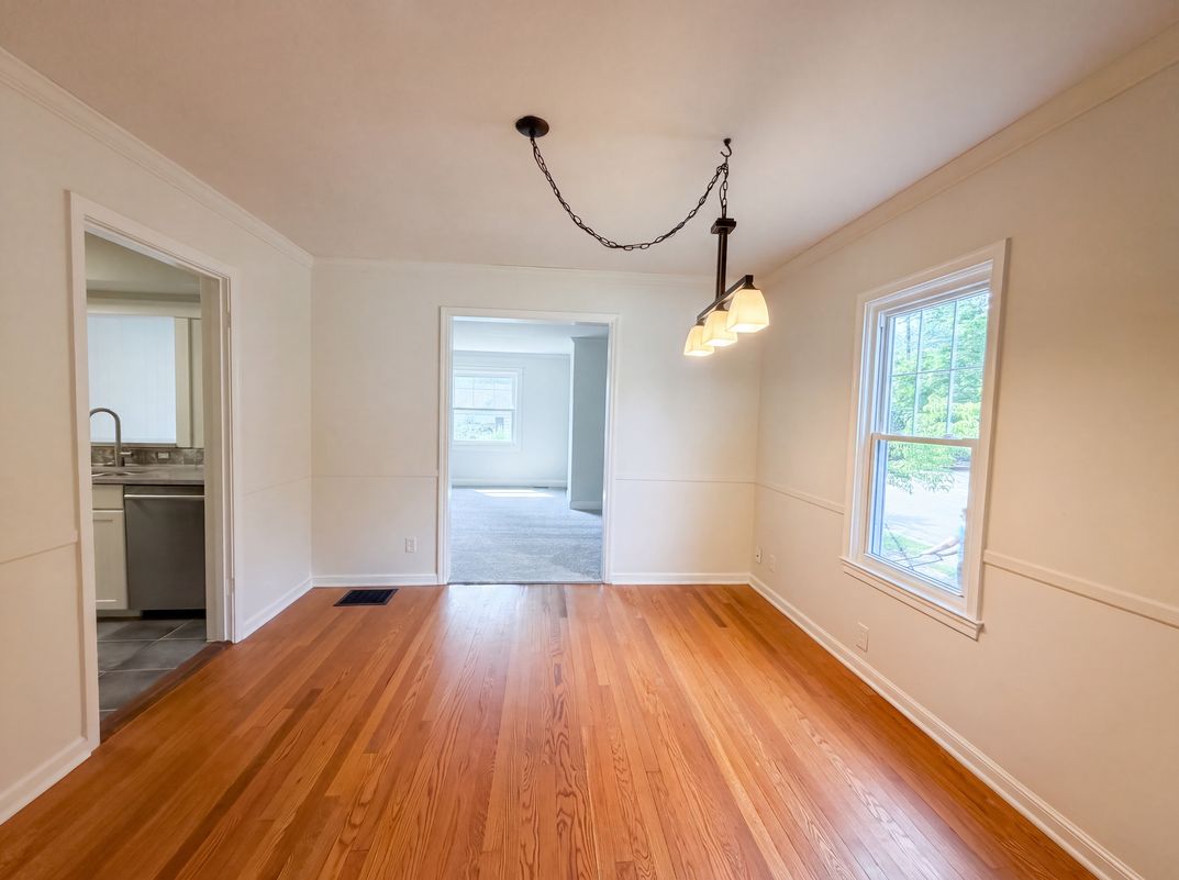 Photo 9 of 36 of 751 Grandon Ave, Columbus, OH