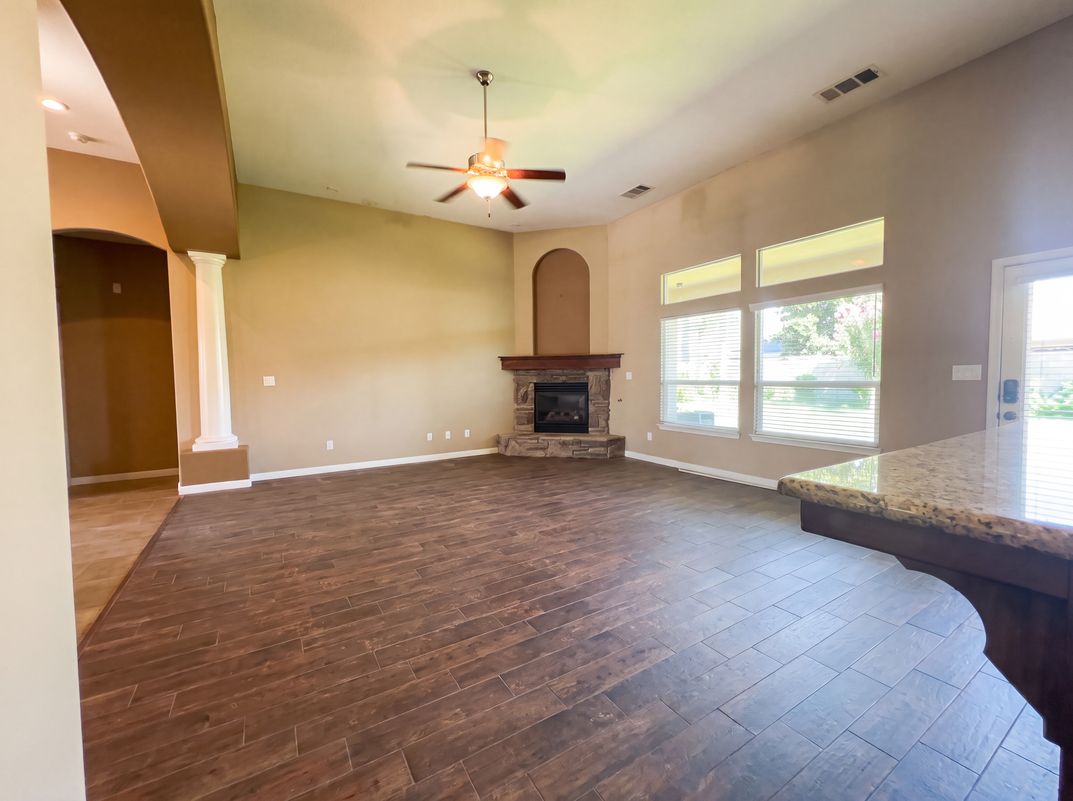 Photo 10 of 35 of 11904 Kenseth St, Bakersfield, CA