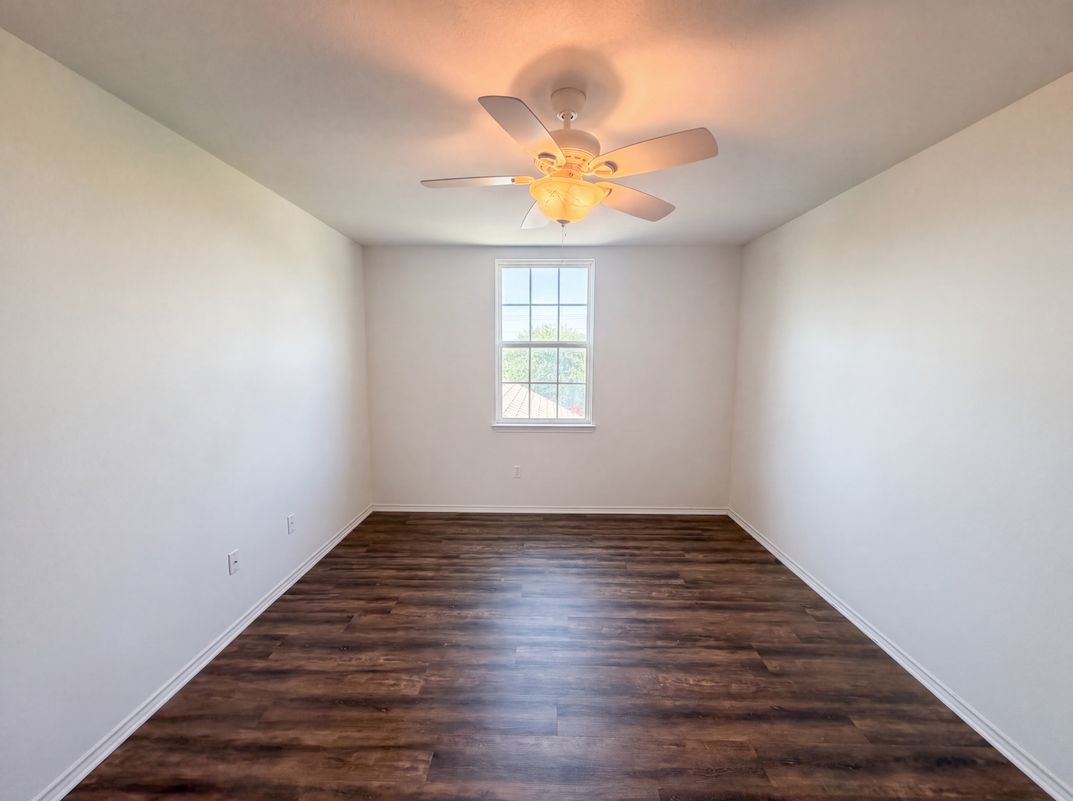 Photo 10 of 19 of 7712 Redbrush, Temple, TX