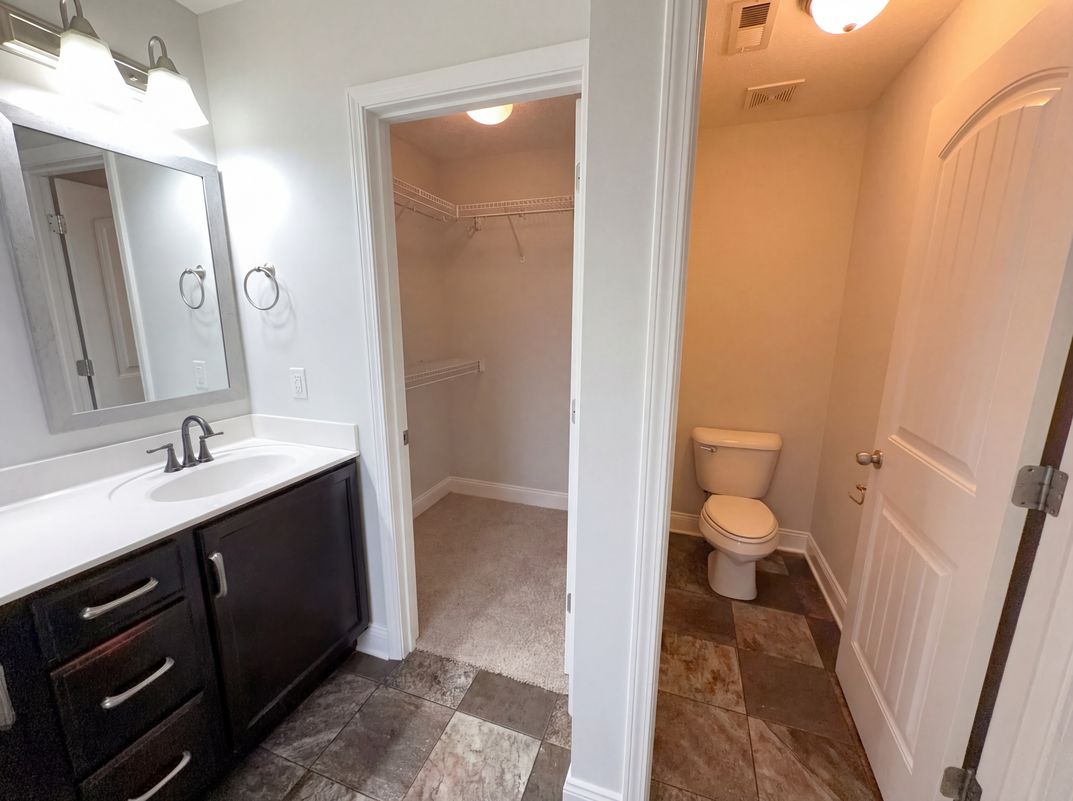 Photo 15 of 22 of 432 Leslie Wood Dr, Clarksville, TN