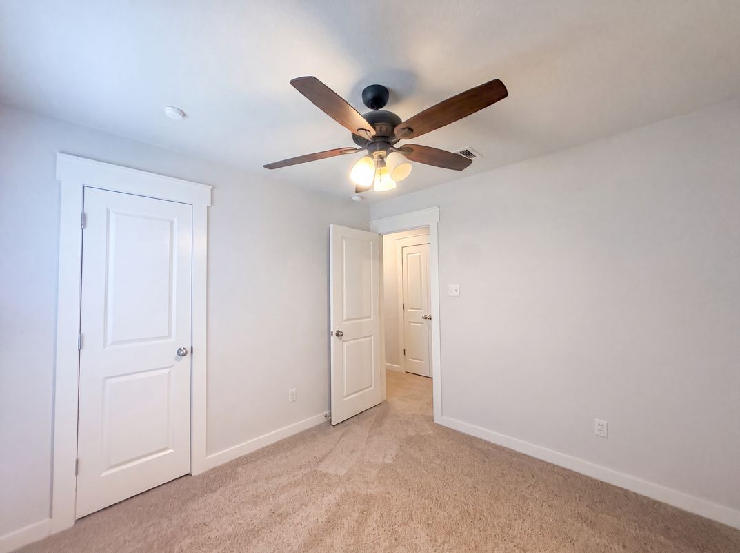 Photo 16 of 21 of 5909 Urbano Bnd, Round Rock, TX