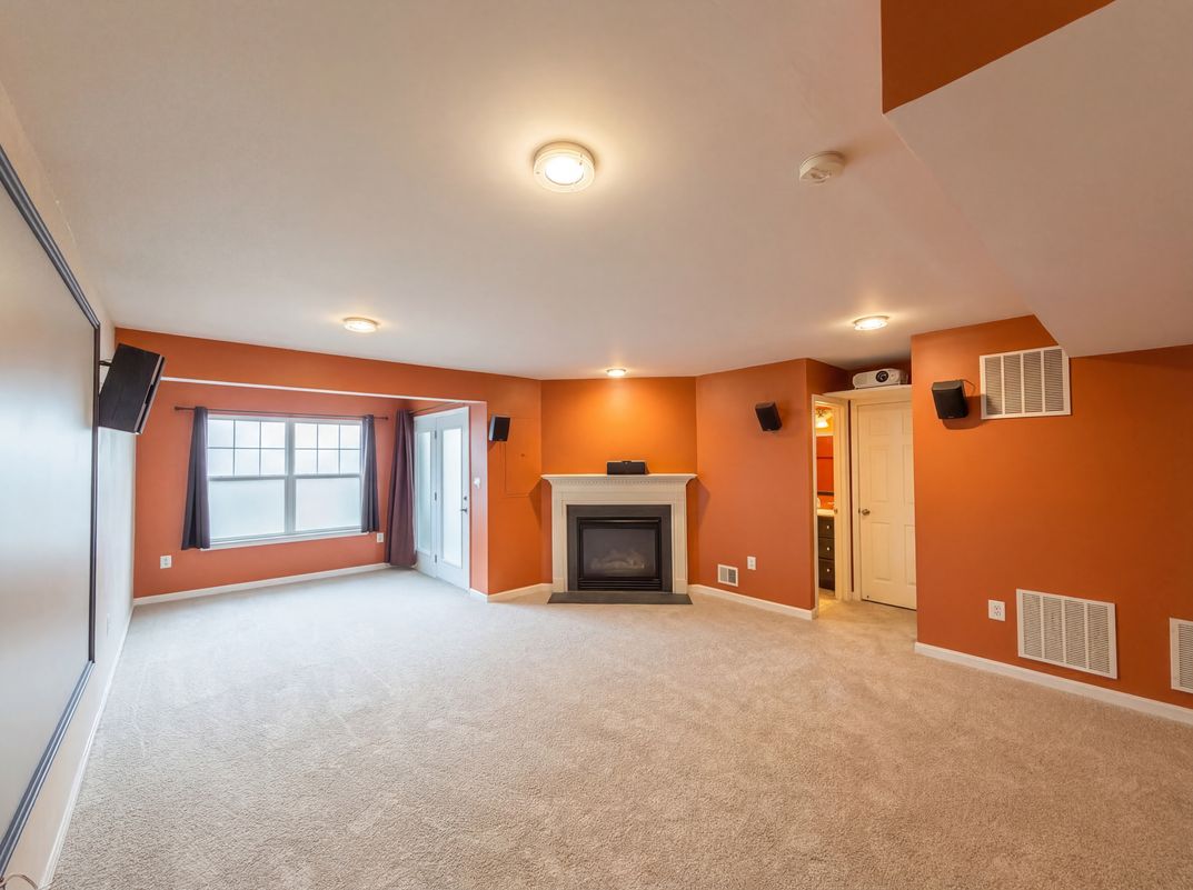Photo 8 of 28 of 18560 Sierra Springs Sq, Leesburg, VA