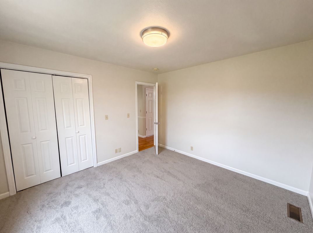 Photo 11 of 37 of 3146 Lora Dr, Maryville, TN