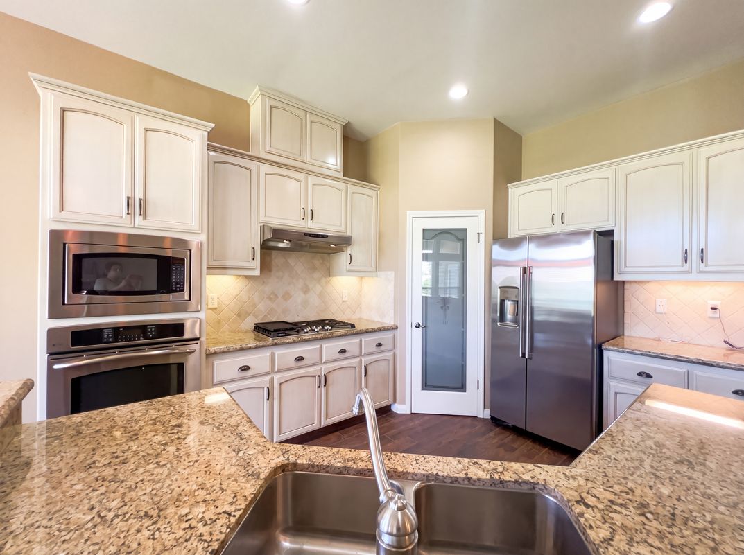 Photo 12 of 35 of 11904 Kenseth St, Bakersfield, CA