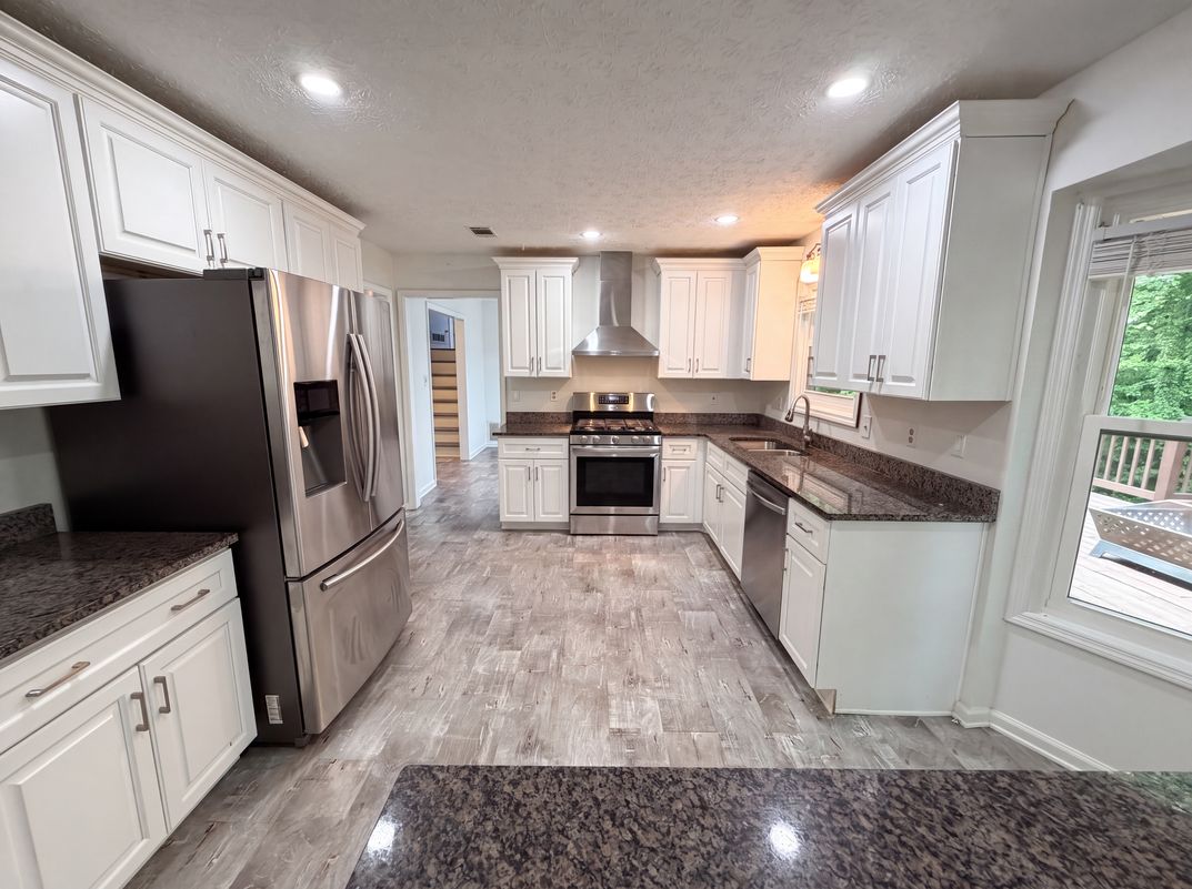Photo 2 of 27 of 4378 Shady Dr NW, Lilburn, GA