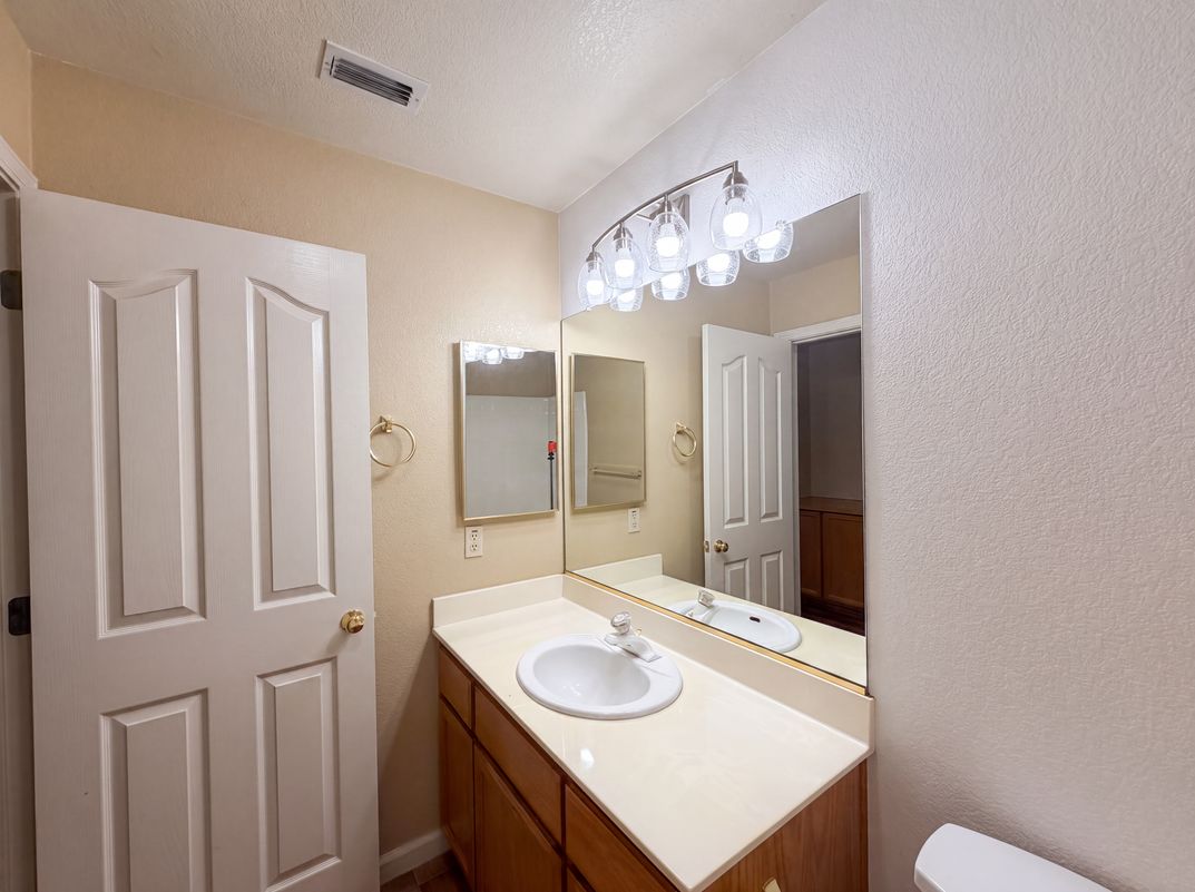 Photo 16 of 44 of 5344 Swindon Rd, Rocklin, CA