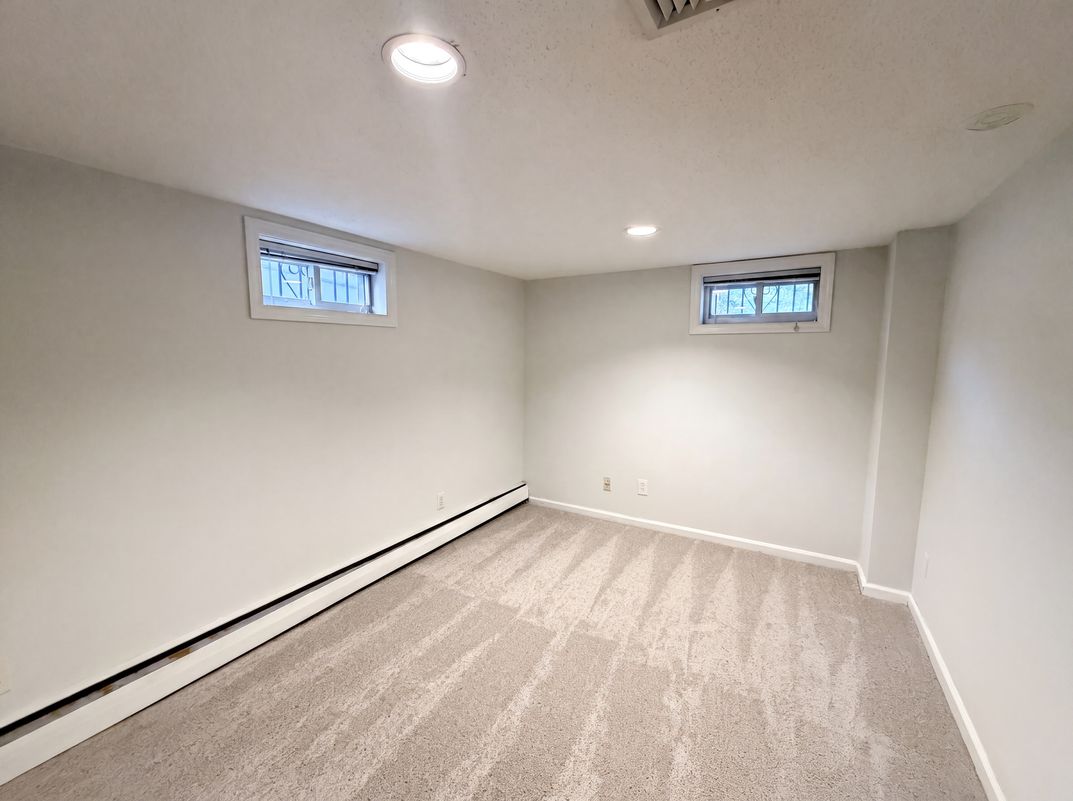 Photo 17 of 23 of 35 Dapp Ct, Elmwood Park, NJ