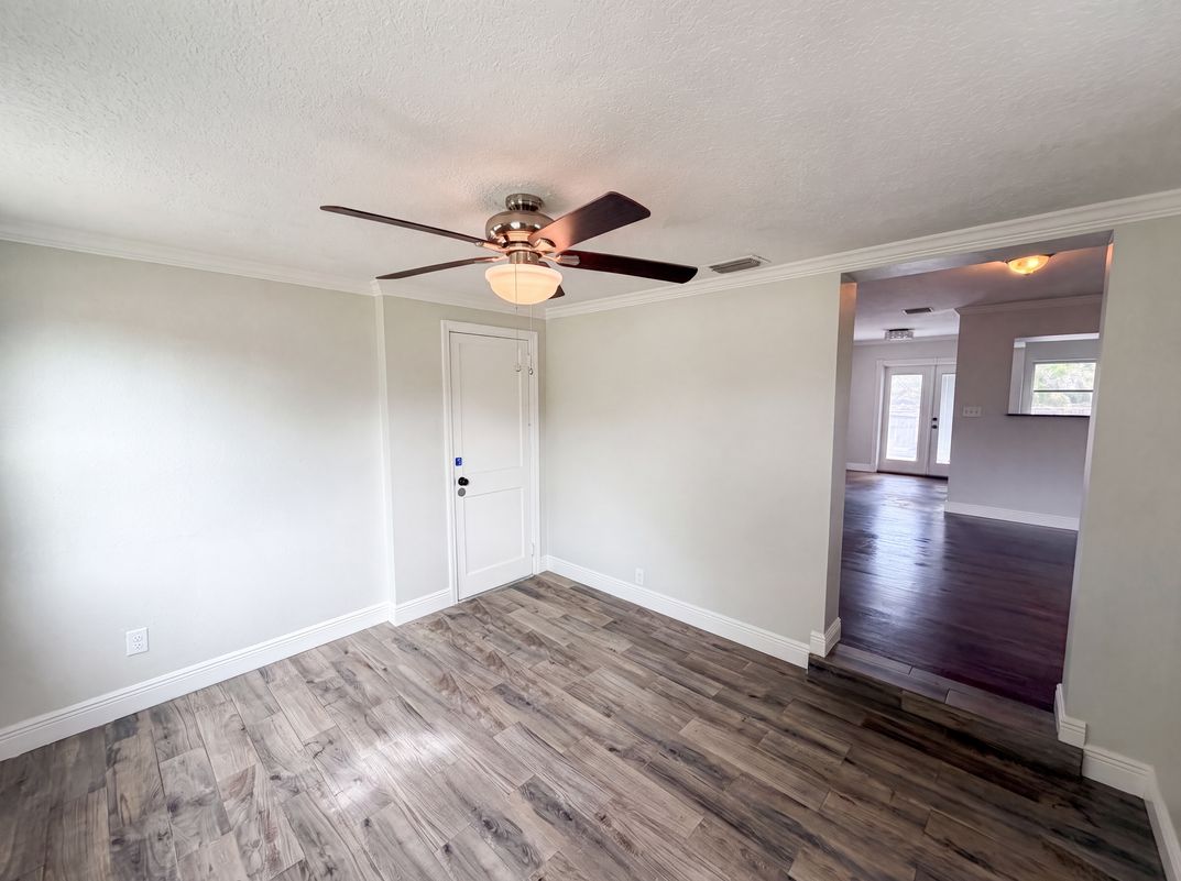 Photo 6 of 32 of 6129 5th Ave N, Saint Petersburg, FL