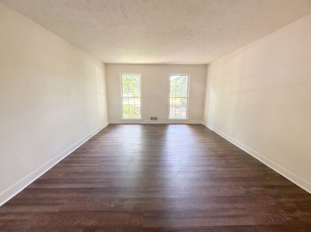 Photo 10 of 29 of 4379 Inns Brook Dr, Snellville, GA