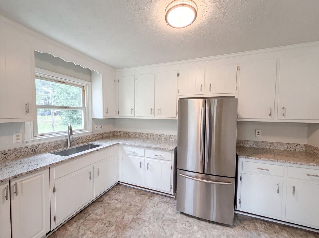 Photo 9 of 17 of 7397 Shady Grove Rd, Mechanicsville, VA