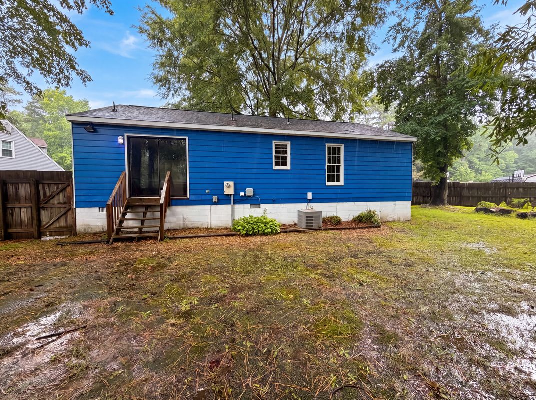 Photo 5 of 16 of 2700 Tipton St, South Chesterfield, VA