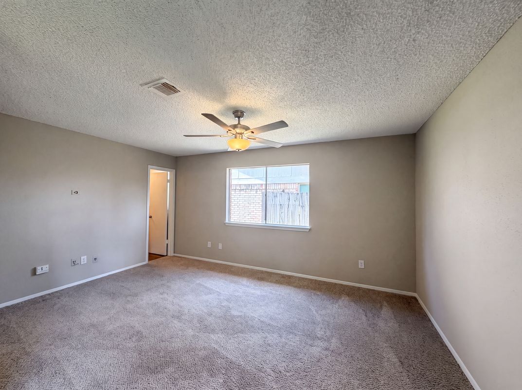 Photo 13 of 17 of 5602 Briarwood Forest Dr, Houston, TX