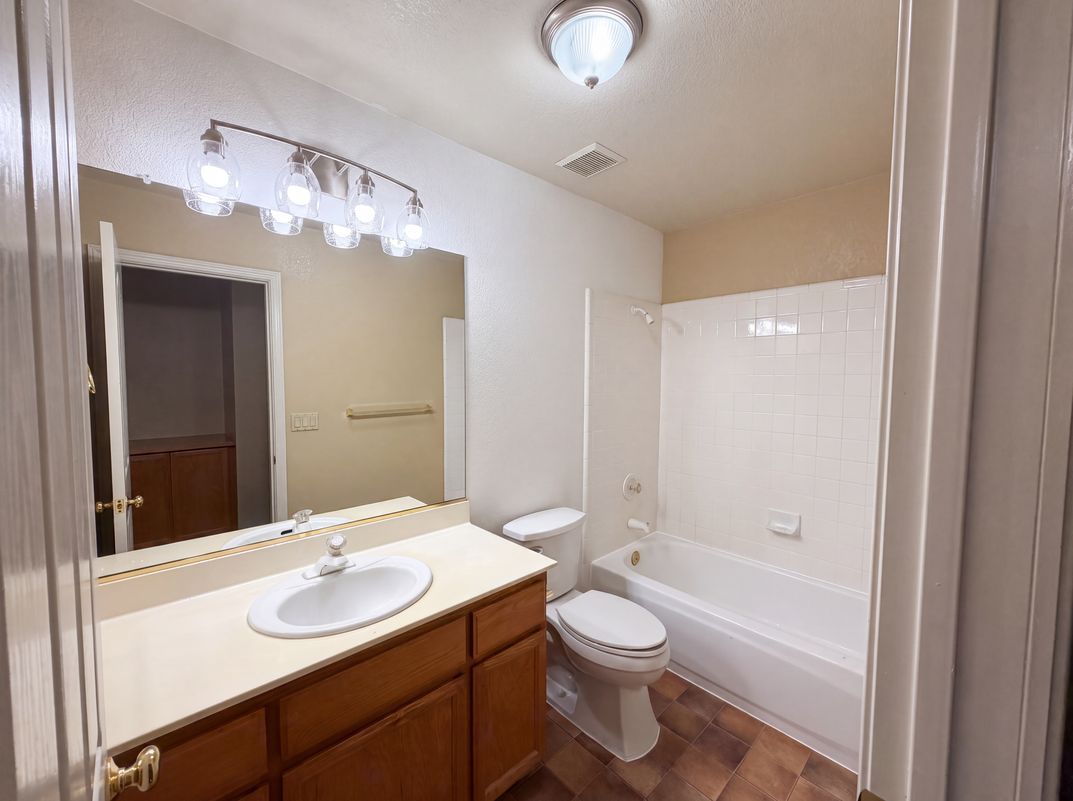 Photo 15 of 44 of 5344 Swindon Rd, Rocklin, CA