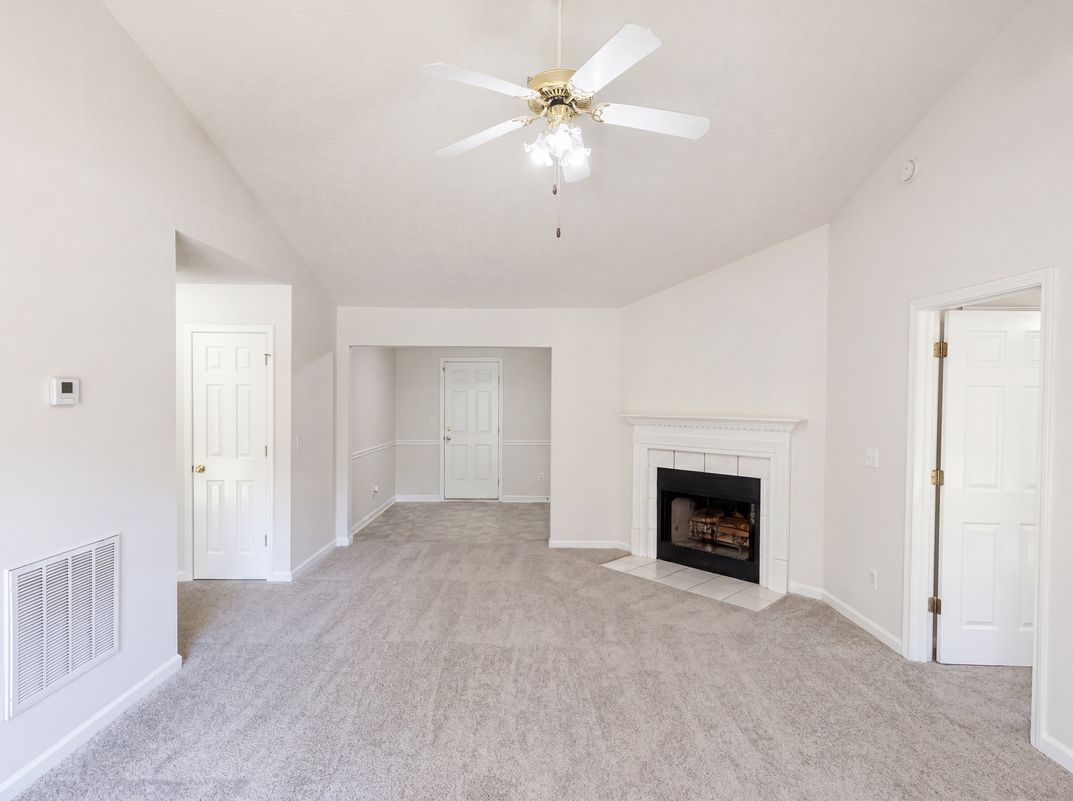 Photo 3 of 27 of 182 Livingston Ln, Covington, GA