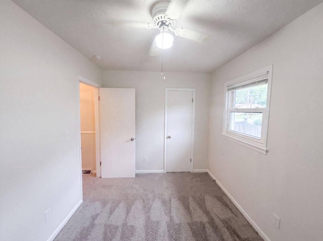 Photo 9 of 16 of 608 E Morehead St, Reidsville, NC