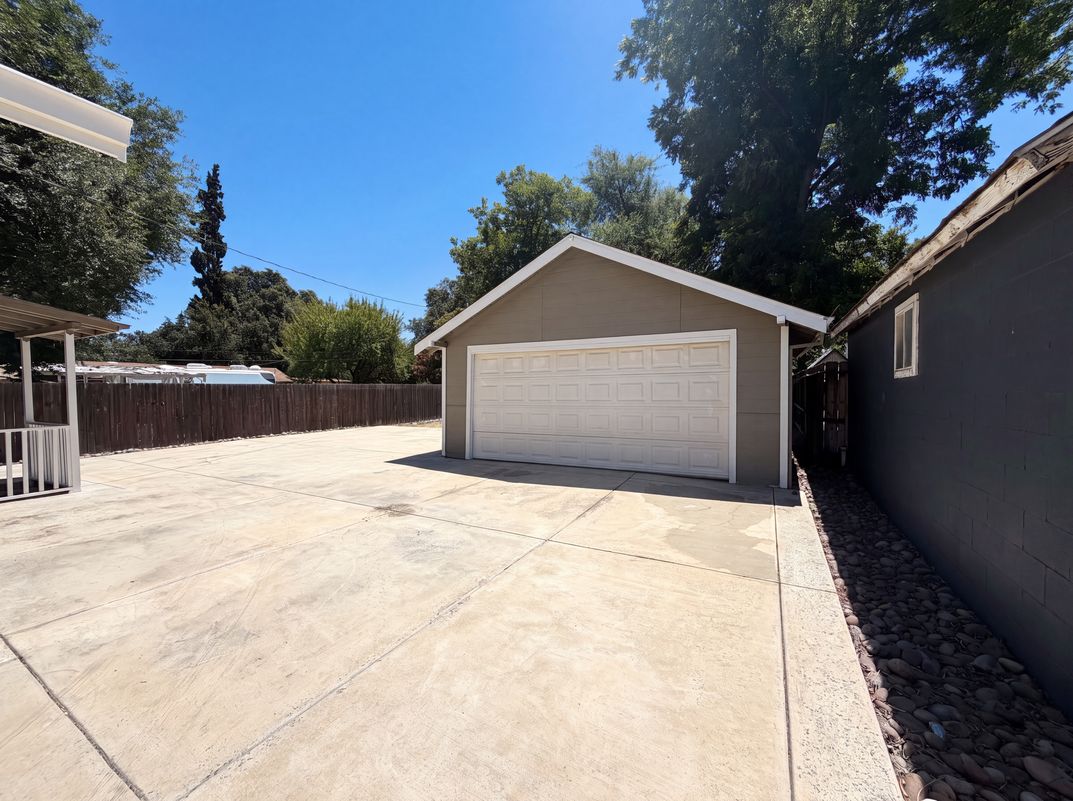 Photo 23 of 29 of 1860 W Willow St, Stockton, CA