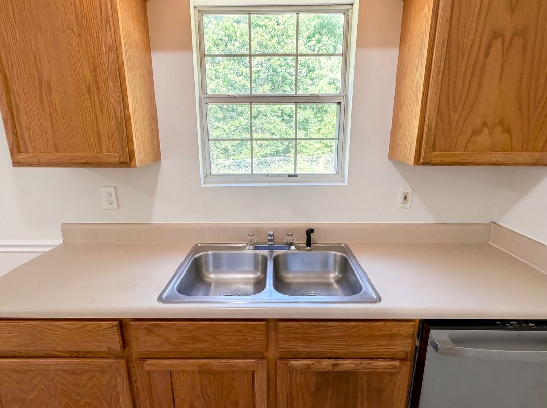 Photo 7 of 27 of 182 Livingston Ln, Covington, GA