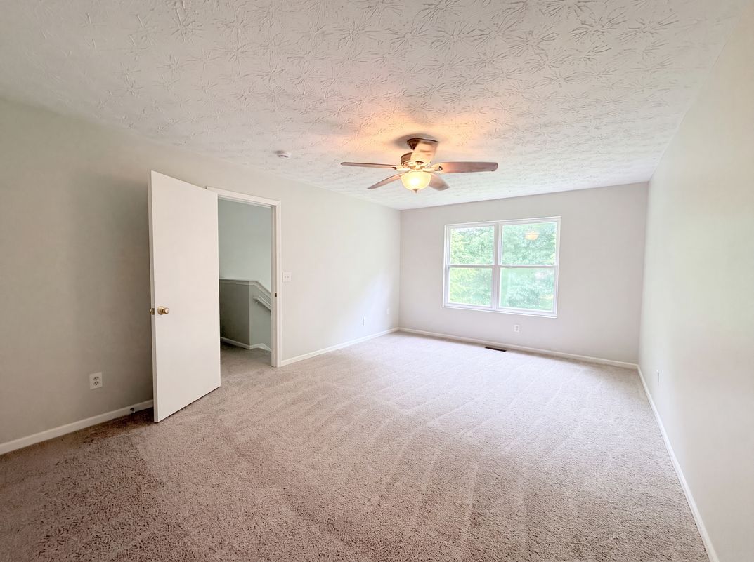 Photo 4 of 27 of 4213 Mallard Dr, Batavia, OH
